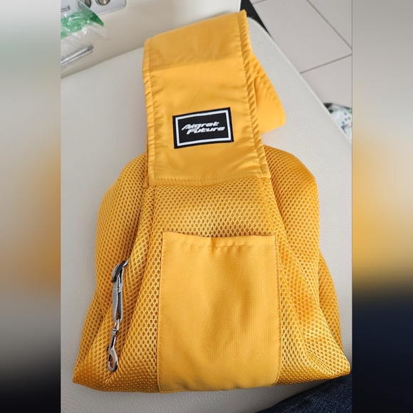 Banana Sling Pet Carrier - Picture 1 of 4